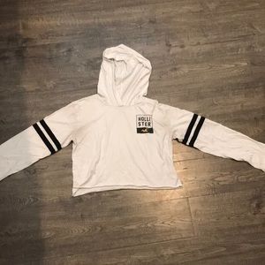 Crop Hollister hooded graphic tee